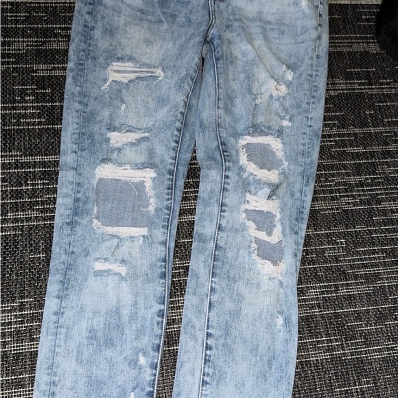 American Eagle Outfitters Light Blue Distressed Skinny Jeans - Picture 1 of 1